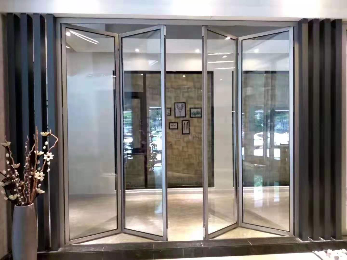 實(shí)用又美觀的廚房折疊門(mén)